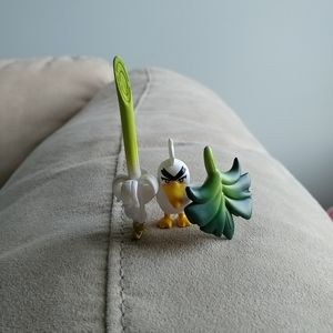 Pokemon Sirfetch'd vinyl mini figure